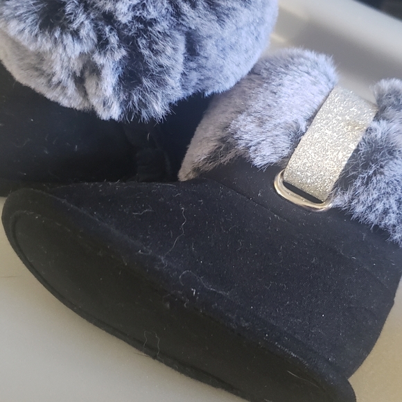 3 pairs infant shoes carters brand 0 to 3 month - Picture 3 of 16